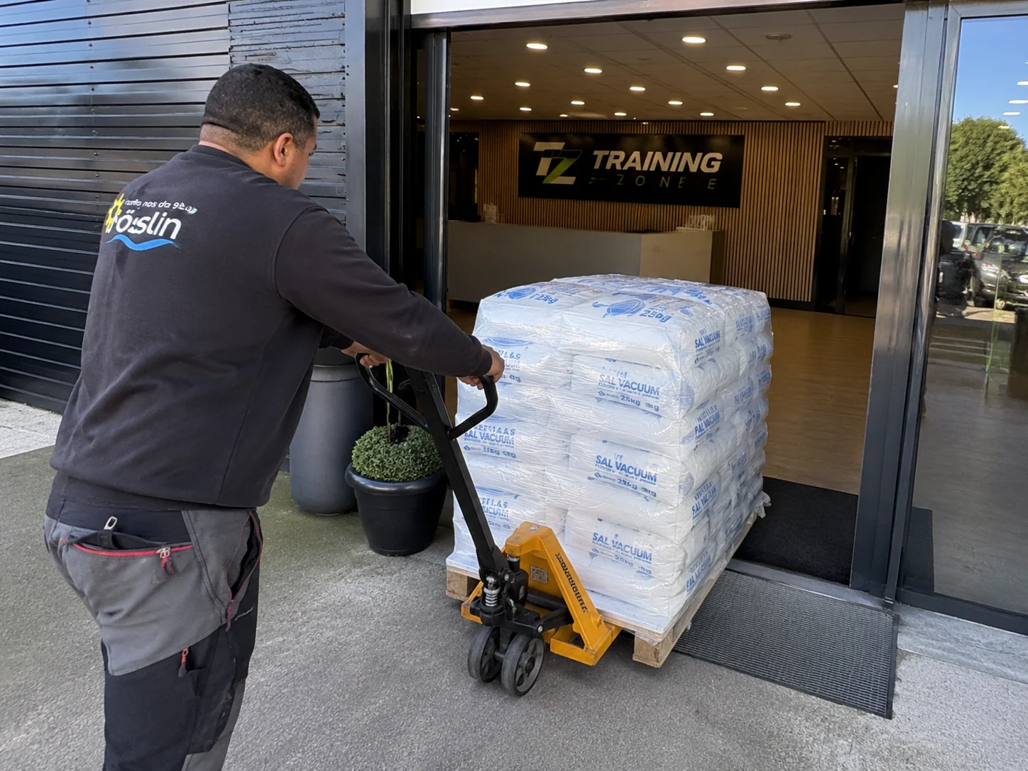 Servei de repartiment de Sal Vacuum a domicili a Catalunya - Nösslin Tractaments d'Aigua